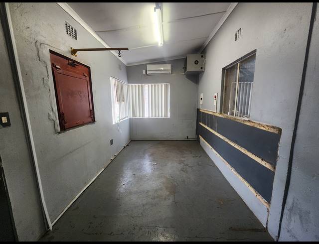 1,250M² FACTORY TO LET IN ROODEKOP